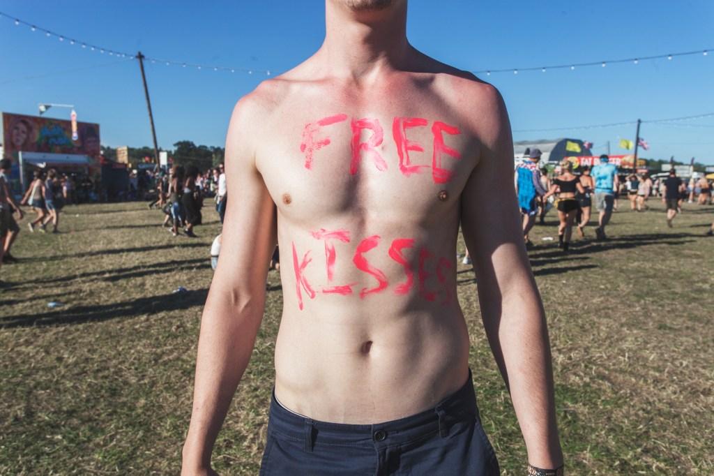 How to Hook Up at a Music Festival