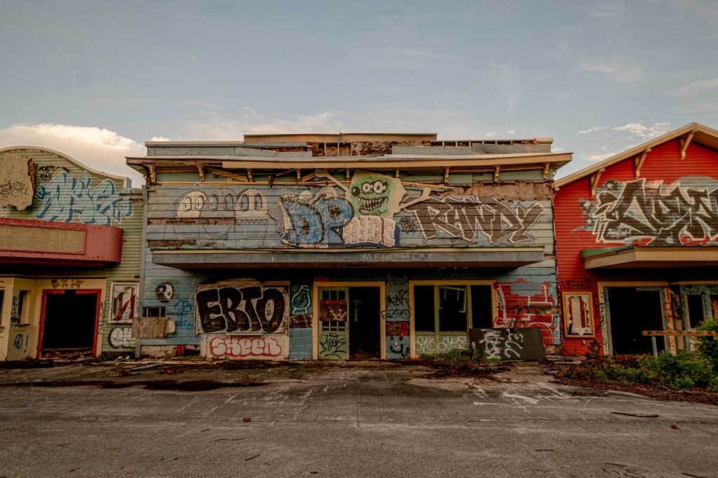 New Orleans Six Flags Wrecked by Hurricane Katrina is Finally Getting Demolished