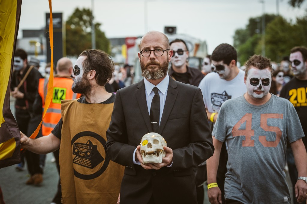 Anarchist undertaker Ru Callender leads a procession for the KLF's 'Toxteth Day of the Dead' art stunt. Photo by Thomas Ecke