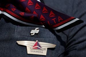 delta flight attendant dress code